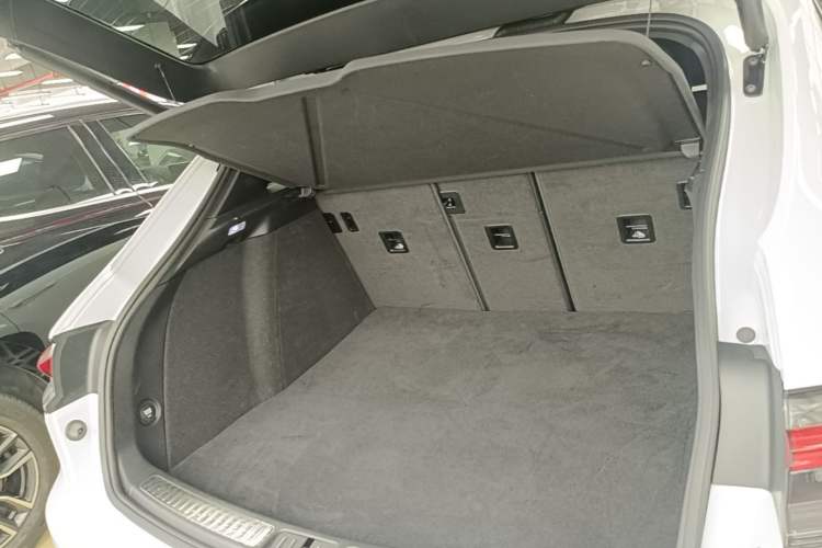 Used Porsche Macan 2020 Macan 2.0T Trunk