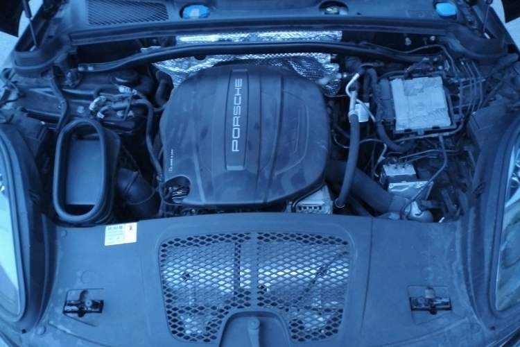 Used Porsche Macan 2021 Macan 2.0T Engine Bay