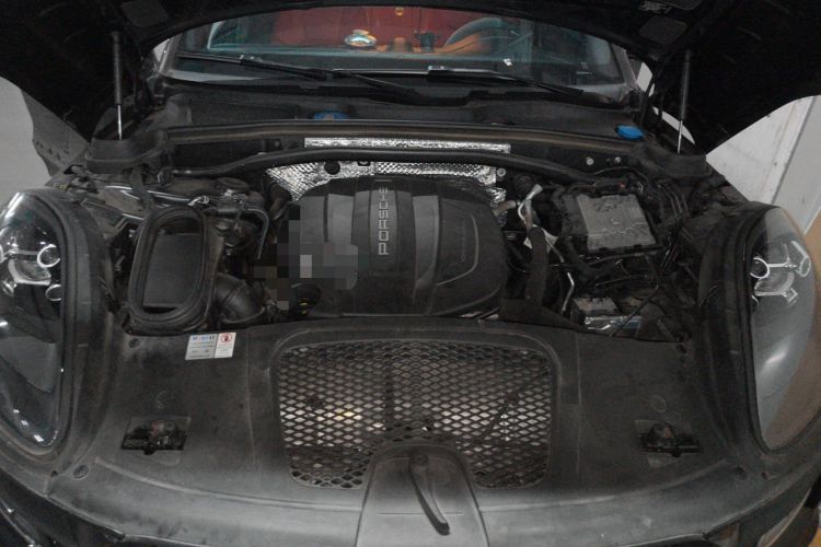 Used Porsche Macan 2021 Macan 2.0T Engine Bay