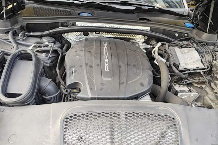 Used Porsche Macan 2021 Macan 2.0T Engine Bay