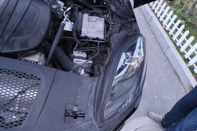 Used Porsche Macan 2021 Macan 2.0T Engine Bay Left