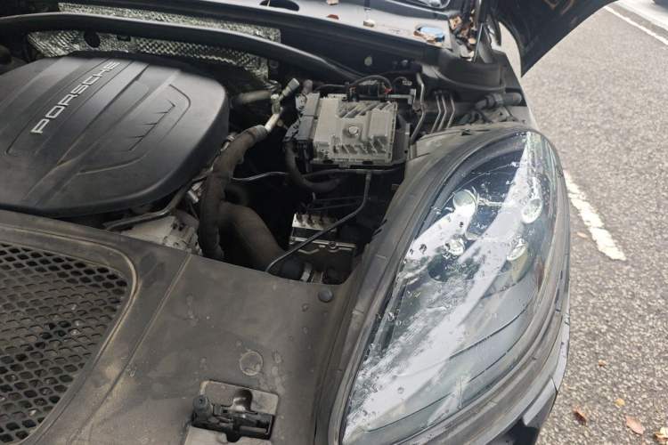 Used Porsche Macan 2021 Macan 2.0T Engine Bay Left
