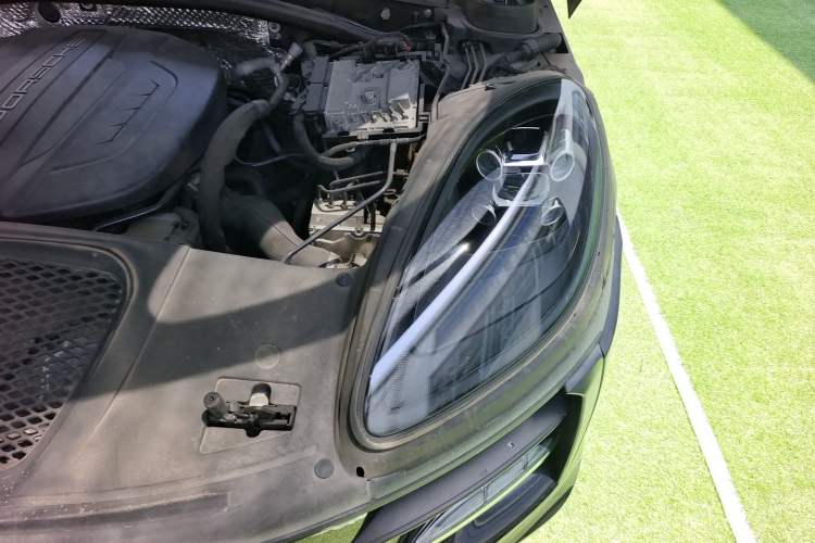 Used Porsche Macan 2021 Macan 2.0T Engine Bay Left