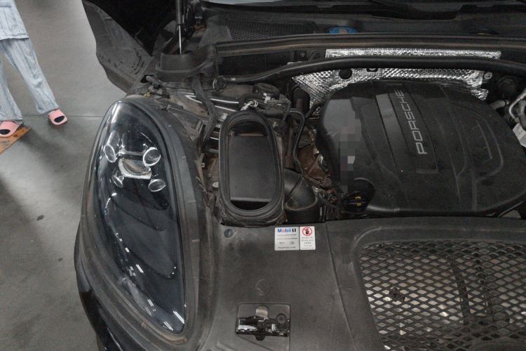 Used Porsche Macan 2021 Macan 2.0T Engine Bay Right