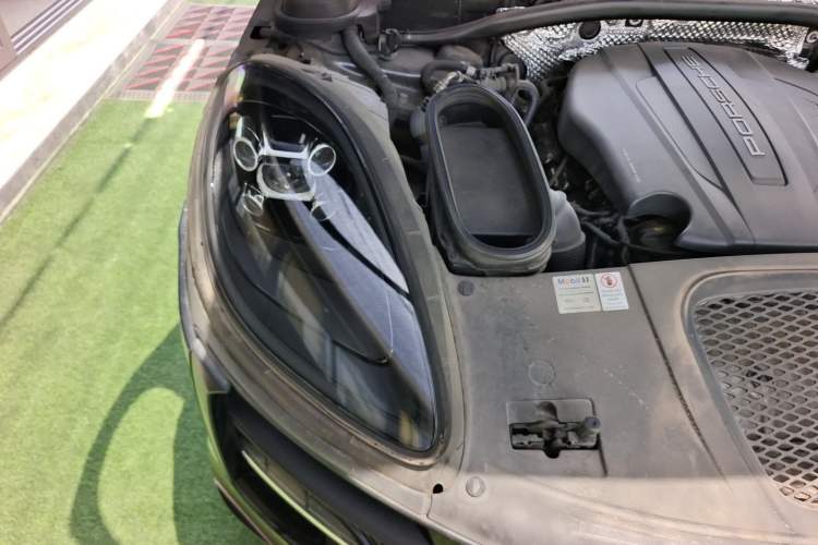 Used Porsche Macan 2021 Macan 2.0T Engine Bay Right