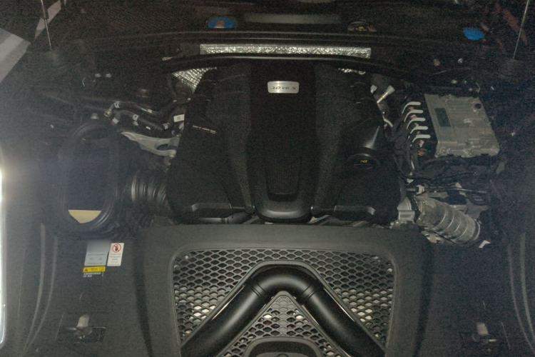 Used Porsche Macan 2021 Macan S 3.0T Engine Bay