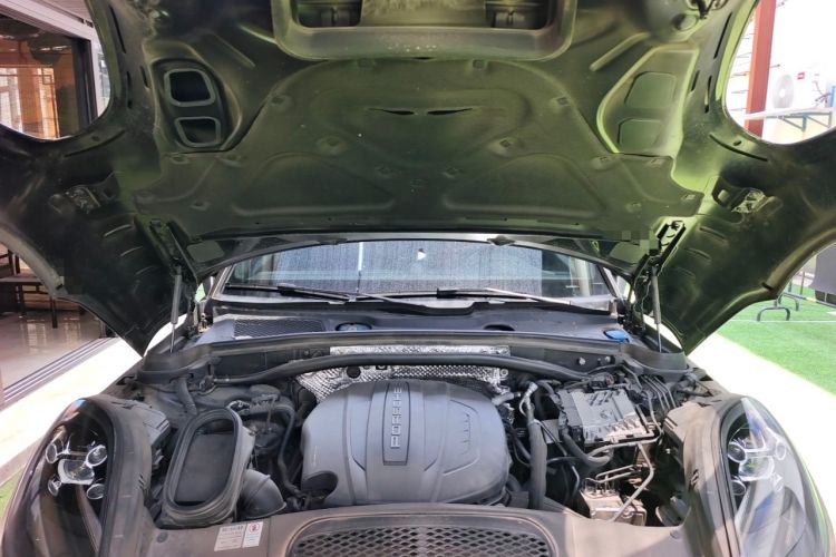 Used Porsche Macan 2021 Macan 2.0T Engine Bay