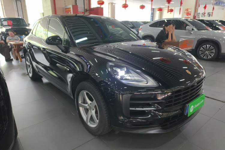 Used Porsche Macan 2021 Macan 2.0T Front Right 45 Deg