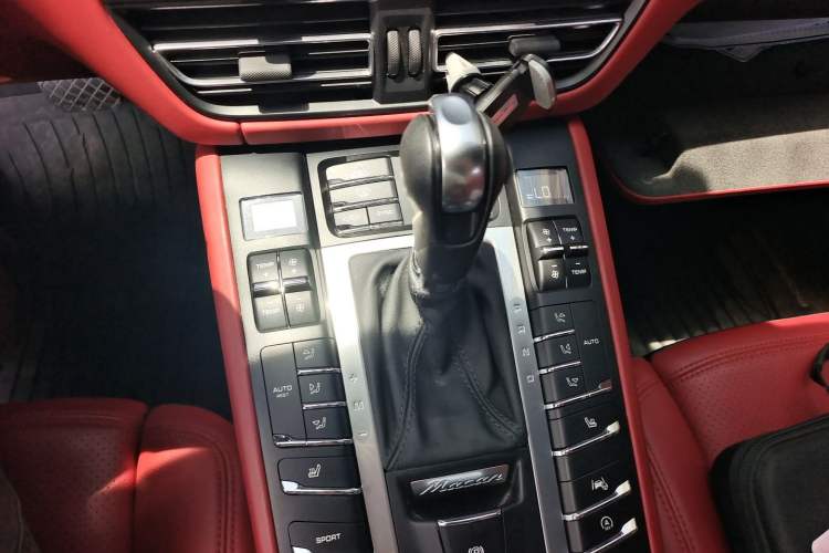Used Porsche Macan 2021 Macan 2.0T Gear Lever