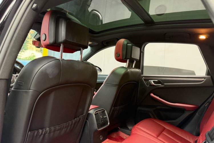 Used Porsche Macan 2021 Macan 2.0T Interior 10