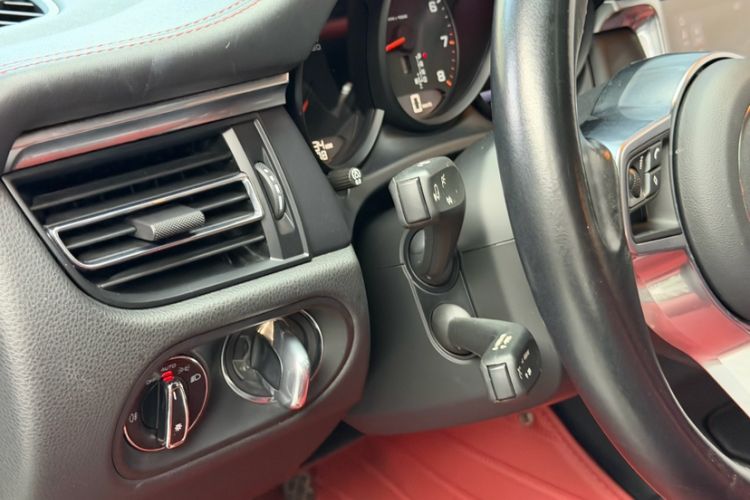 Used Porsche Macan 2021 Macan 2.0T Interior 2