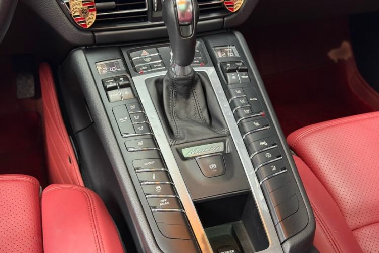Used Porsche Macan 2021 Macan 2.0T Interior 8