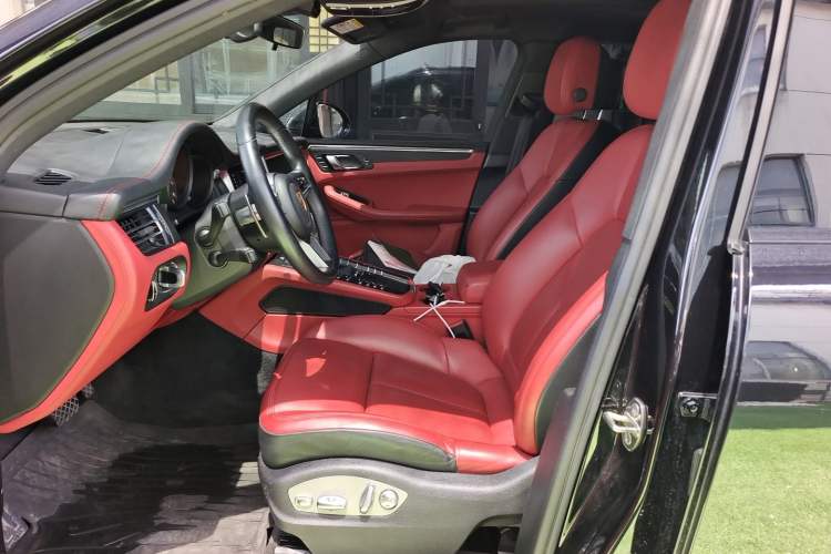 Used Porsche Macan 2021 Macan 2.0T Left Front Seat