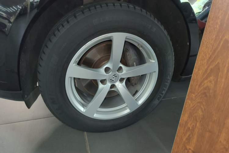 Used Porsche Macan 2021 Macan 2.0T Left Front Wheel Hub