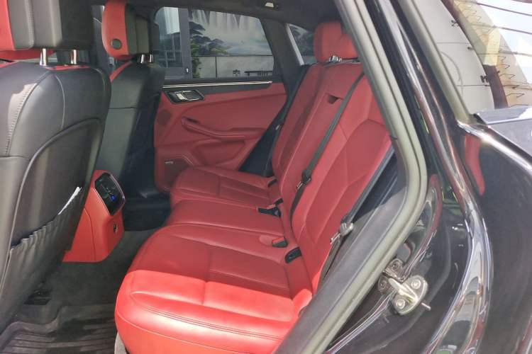 Used Porsche Macan 2021 Macan 2.0T Left Rear Seat