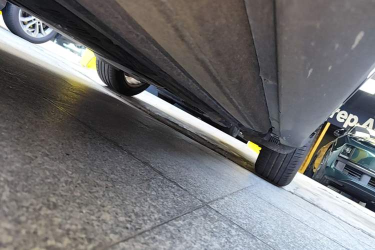Used Porsche Macan 2021 Macan 2.0T Left Side Sill