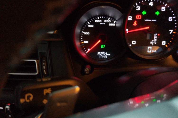 Used Porsche Macan 2021 Macan 2.0T Odometer Close Up