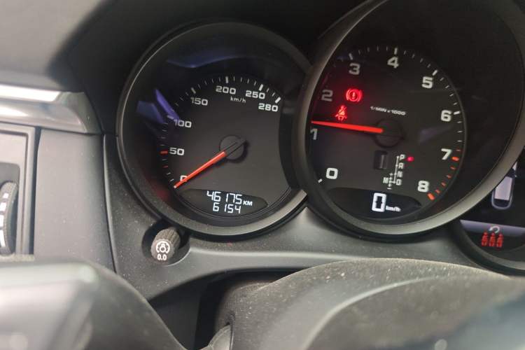 Used Porsche Macan 2021 Macan 2.0T Odometer Close Up