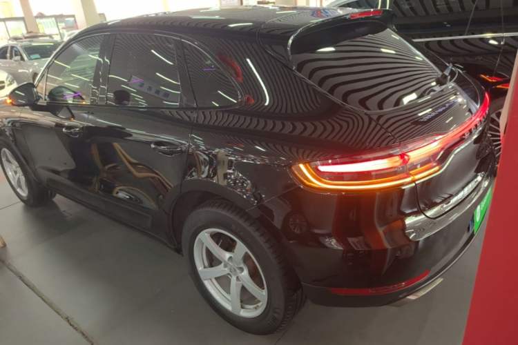 Used Porsche Macan 2021 Macan 2.0T Rear Left 45 Deg