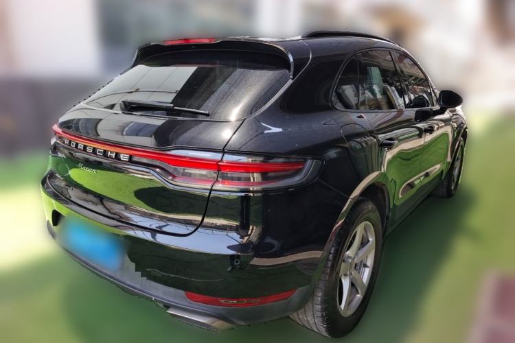 Used Porsche Macan 2021 Macan 2.0T Rear Right 45 Deg
