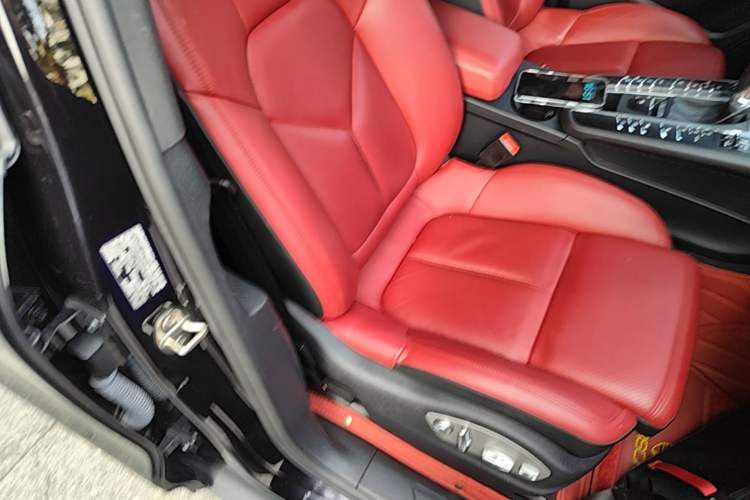 Used Porsche Macan 2021 Macan 2.0T Right Front Seat