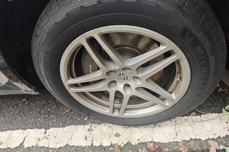 Used Porsche Macan 2021 Macan 2.0T Right Front Wheel Hub
