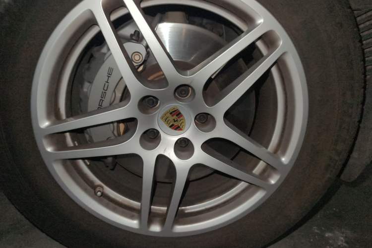 Used Porsche Macan 2021 Macan S 3.0T Right Front Wheel Hub