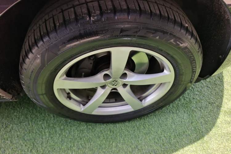 Used Porsche Macan 2021 Macan 2.0T Right Front Wheel Hub