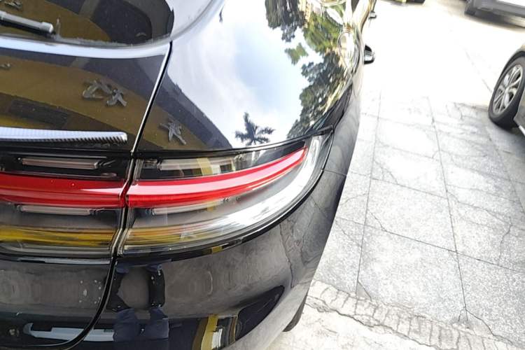 Used Porsche Macan 2021 Macan 2.0T Right Rear Taillight