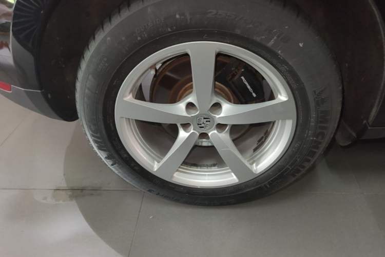 Used Porsche Macan 2021 Macan 2.0T Right Rear Wheel Hub