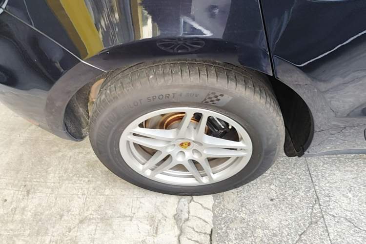 Used Porsche Macan 2021 Macan 2.0T Right Rear Wheel Hub