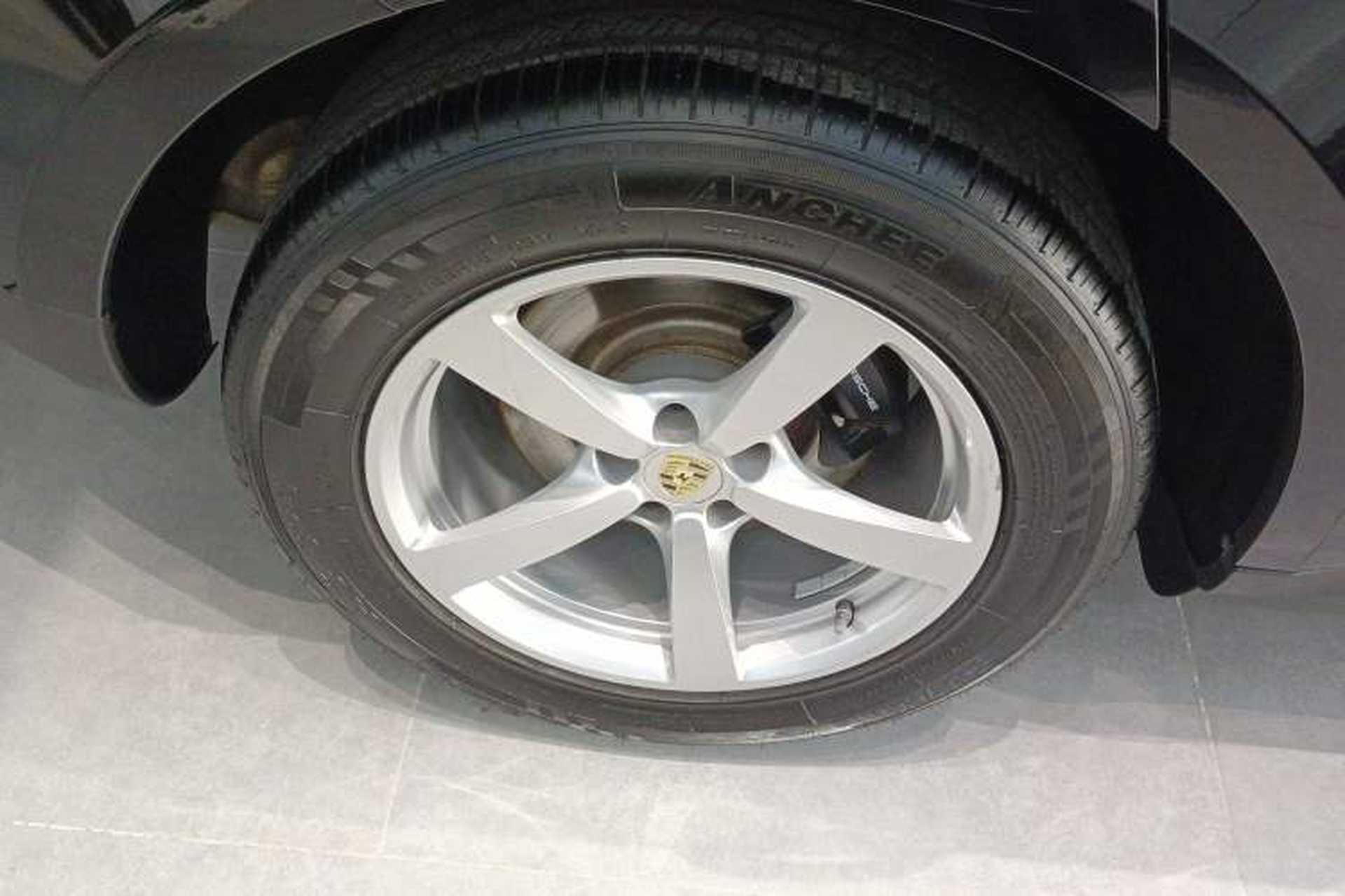 Used Porsche Macan 2021 Macan 2.0T Right Rear Wheel Hub