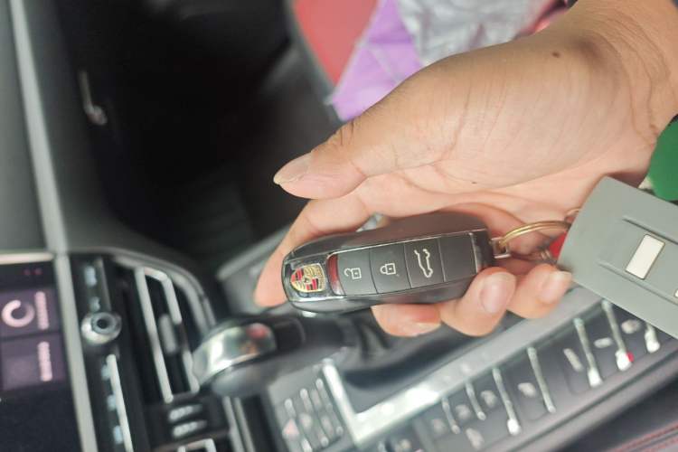 Used Porsche Macan 2021 Macan 2.0T Vehicle Key