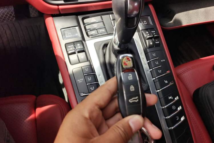 Used Porsche Macan 2021 Macan 2.0T Vehicle Key