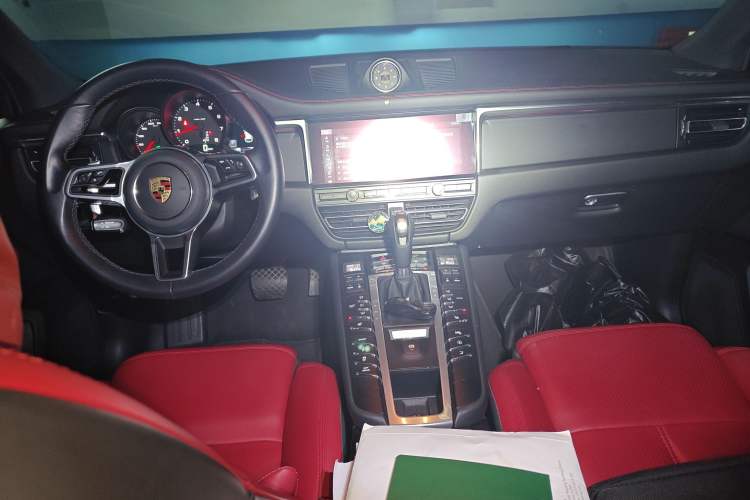 Used Porsche Macan 2021 Macan 2.0T Center Console
