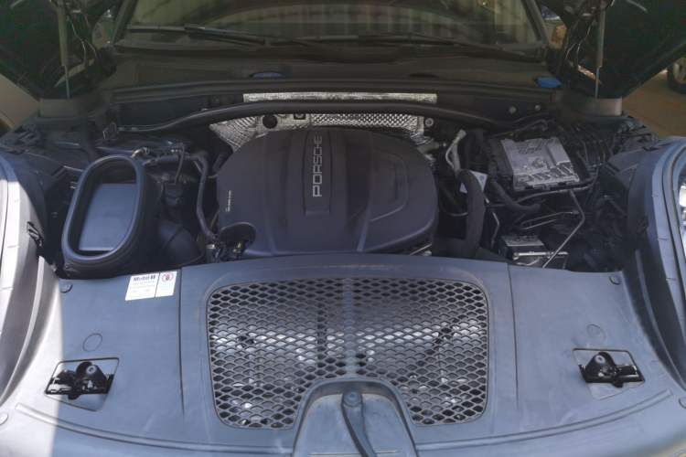 Used Porsche Macan 2021 Macan 2.0T Engine Bay