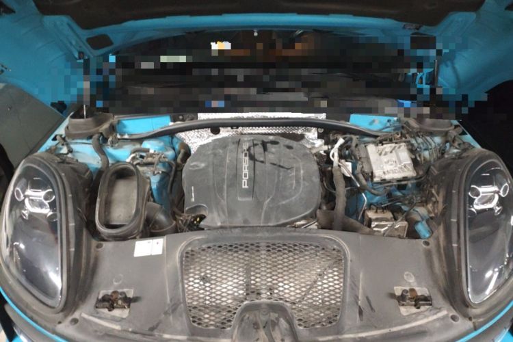 Used Porsche Macan 2021 Macan 2.0T Engine Bay