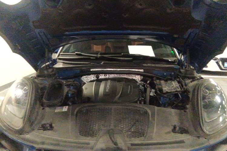 Used Porsche Macan 2021 Macan 2.0T Engine Bay