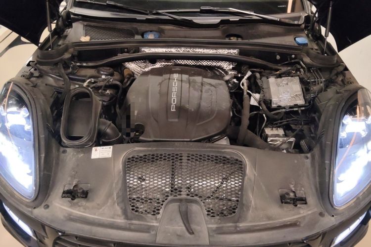 Used Porsche Macan 2021 Macan 2.0T Engine Bay