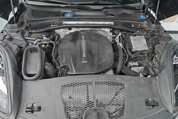 Used Porsche Macan 2021 Macan 2.0T Engine Bay