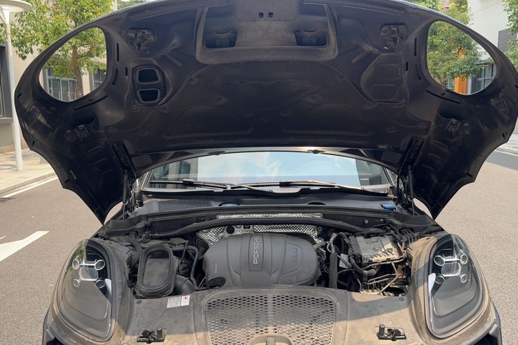 Used Porsche Macan 2021 Macan 2.0T Engine Bay