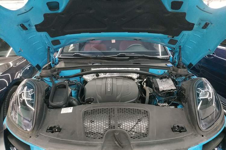 Used Porsche Macan 2021 Macan 2.0T Engine Bay