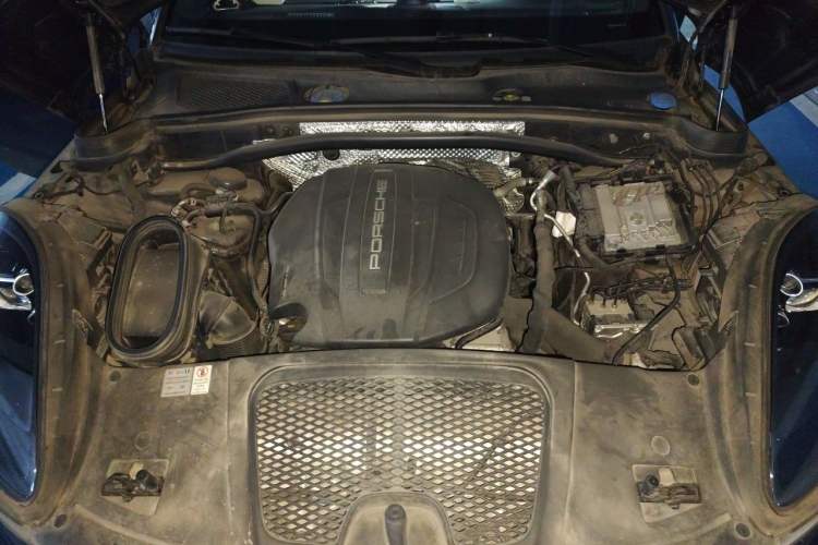 Used Porsche Macan 2021 Macan 2.0T Engine Bay