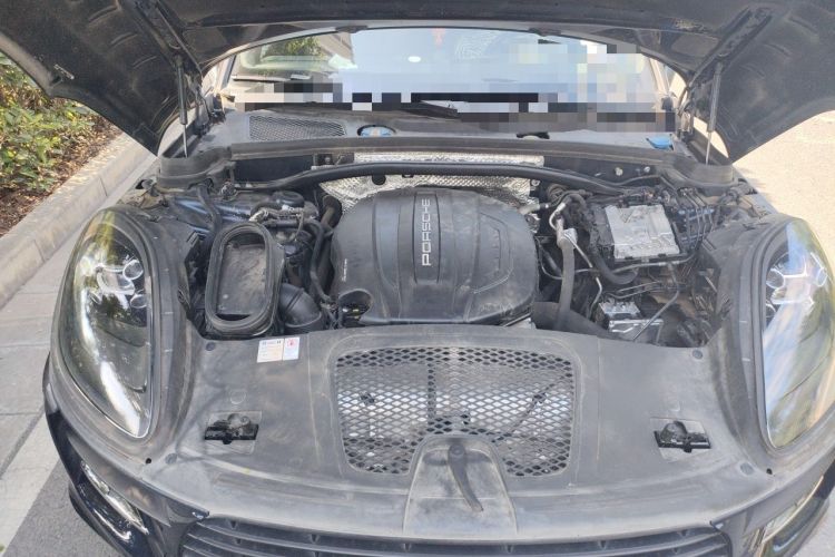 Used Porsche Macan 2021 Macan 2.0T Engine Bay