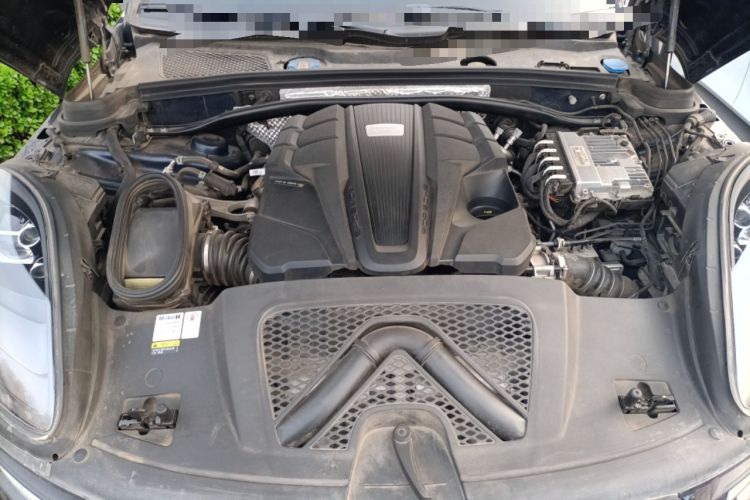 Used Porsche Macan 2021 Macan S 3.0T Engine Bay