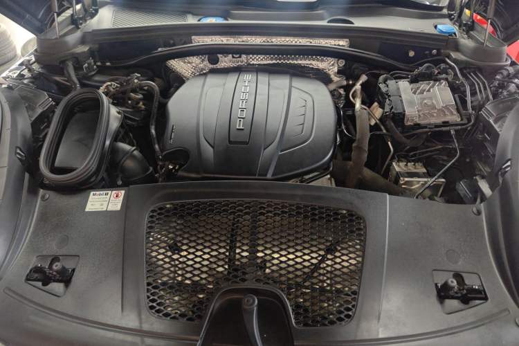 Used Porsche Macan 2021 Macan 2.0T Engine Bay