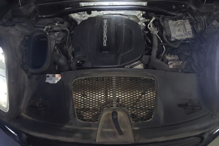 Used Porsche Macan 2021 Macan 2.0T Engine Bay