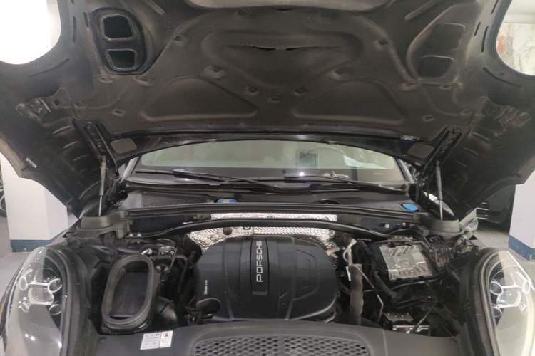 Used Porsche Macan 2021 Macan 2.0T Engine Bay