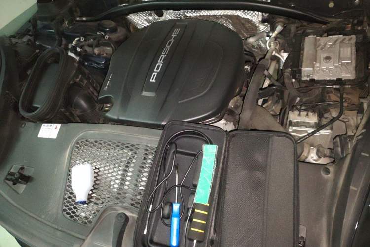 Used Porsche Macan 2021 Macan 2.0T Engine Bay