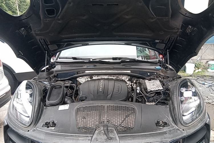 Used Porsche Macan 2021 Macan 2.0T Engine Bay